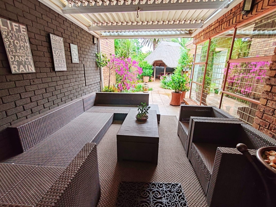 4 Bedroom Property for Sale in Van Der Hoff Park North West